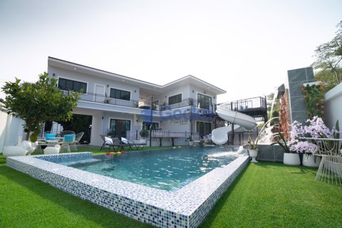 Maison à Pattaya, Thaïlande 6 chambres № 196592