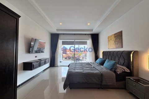 House in Pattaya, Thailand 6 bedrooms № 196183 - photo 19