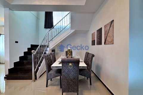 House in Pattaya, Thailand 6 bedrooms № 196183 - photo 13