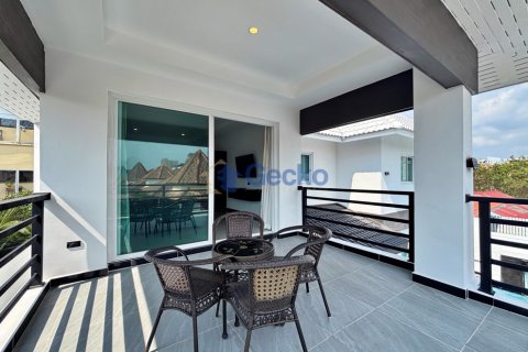 House in Pattaya, Thailand 6 bedrooms № 196183 - photo 18