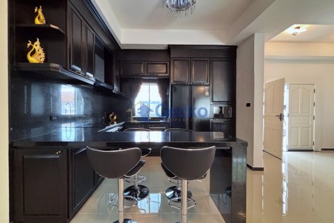 House in Pattaya, Thailand 6 bedrooms № 196183 - photo 12