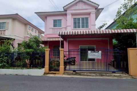 House in Sam Phran, Thailand 4 bedrooms № 152774 - photo 1