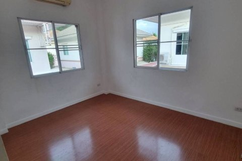 House in Sam Phran, Thailand 4 bedrooms № 152774 - photo 7
