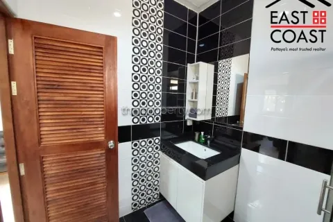 Casa de 3 dormitorios en Jomtien Beach, Pattaya, Tailandia № 212892 - foto 16