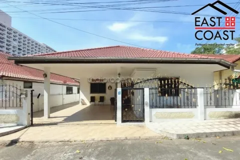 Casa de 3 dormitorios en Jomtien Beach, Pattaya, Tailandia № 212892 - foto 2