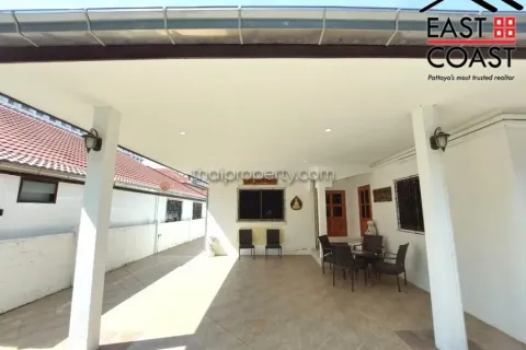 Casa de 3 dormitorios en Jomtien Beach, Pattaya, Tailandia № 212892 - foto 3