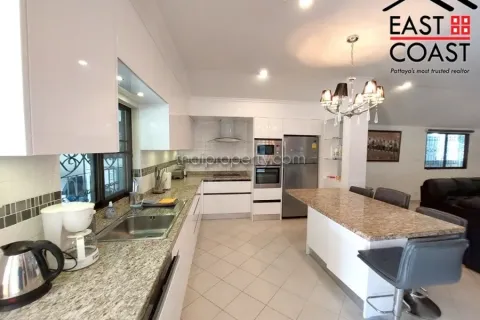Casa de 3 dormitorios en Jomtien Beach, Pattaya, Tailandia № 212892 - foto 10