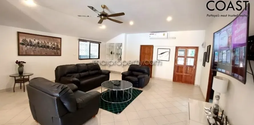 Casa de 3 dormitorios en Jomtien Beach, Pattaya, Tailandia № 212892
