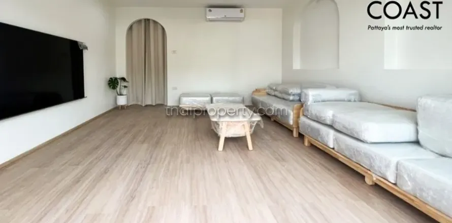 Casa de 6 dormitorios en Jomtien Beach, Pattaya, Tailandia № 212897