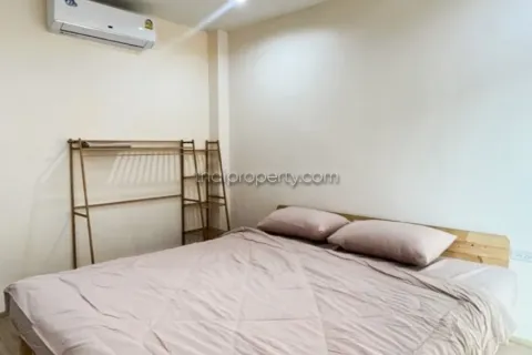 Casa de 6 dormitorios en Jomtien Beach, Pattaya, Tailandia № 212897 - foto 11
