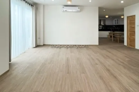 Casa de 6 dormitorios en Jomtien Beach, Pattaya, Tailandia № 212897 - foto 3