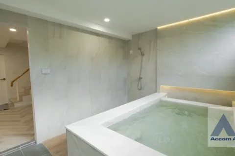 Adosado de 4 dormitorios en Watthana, Bangkok, Tailandia № 214419 - foto 12