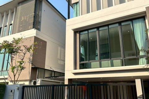 House in Bangkok, Thailand 3 bedrooms № 164247