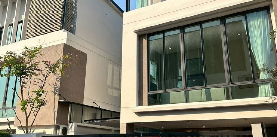 House in Bangkok, Thailand 3 bedrooms № 164247