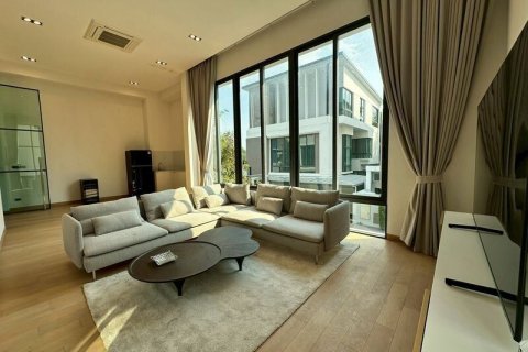 House in Bangkok, Thailand 3 bedrooms № 164247 - photo 2