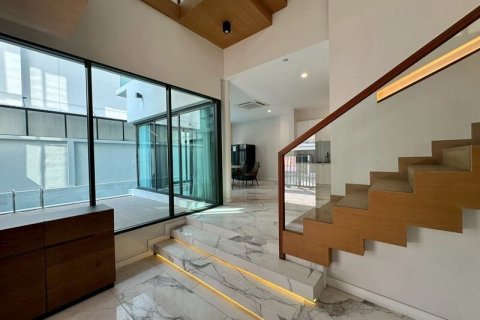 House in Bangkok, Thailand 3 bedrooms № 164247 - photo 14