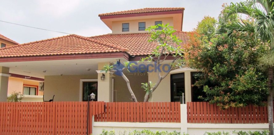 House in Pattaya, Thailand 3 bedrooms № 197168