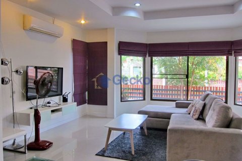House in Pattaya, Thailand 3 bedrooms № 197168 - photo 2