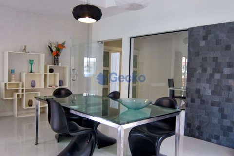 House in Pattaya, Thailand 3 bedrooms № 197168 - photo 13