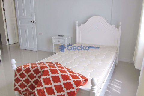 House in Pattaya, Thailand 3 bedrooms № 197168 - photo 18