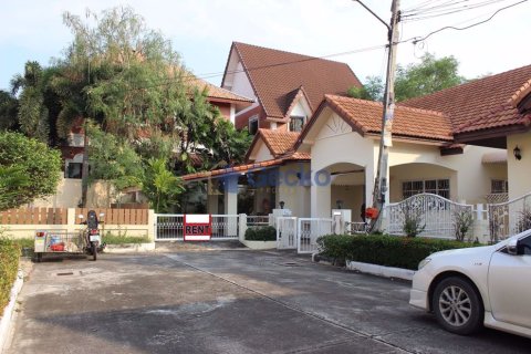 House in Pattaya, Thailand 3 bedrooms № 197173