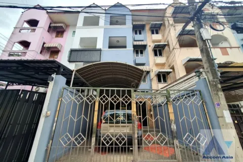 Adosado de 4 dormitorios en Watthana, Bangkok, Tailandia № 215348