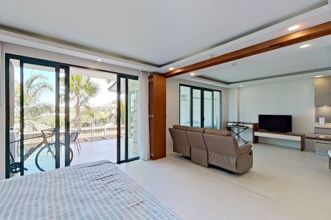 Condo in Phuket, Thailand, 2 bedrooms  № 173447 - photo 6