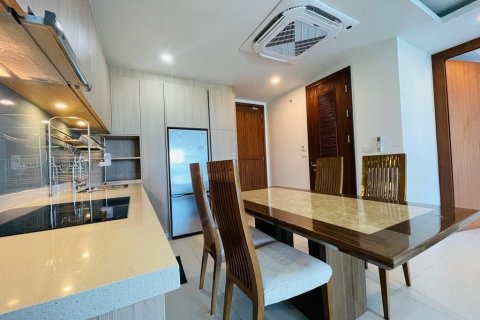 Condo in Phuket, Thailand, 2 bedrooms  № 173447 - photo 18
