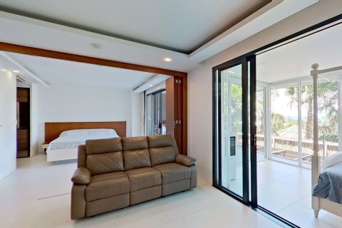 Condo in Phuket, Thailand, 2 bedrooms  № 173447 - photo 7