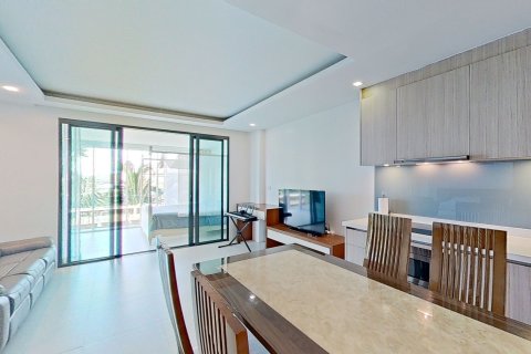 Condo in Phuket, Thailand, 2 bedrooms  № 173447 - photo 1