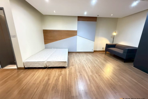 Condo in Bangkok, Thailand, 3 bedrooms  № 234062