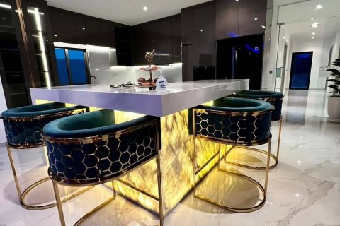 Villa in Pattaya, Thailand 7 bedrooms № 133871 - photo 6