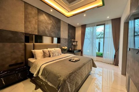 Villa in Pattaya, Thailand 7 bedrooms № 133871 - photo 9