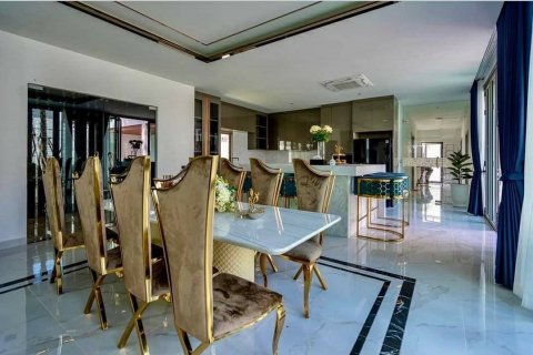 Villa in Pattaya, Thailand 7 bedrooms № 133871 - photo 4