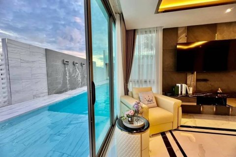 Villa in Pattaya, Thailand 7 bedrooms № 133871 - photo 5