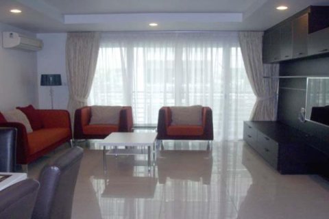 Condo in Watthana, Bangkok, Thailand, 3 bedrooms  № 216979