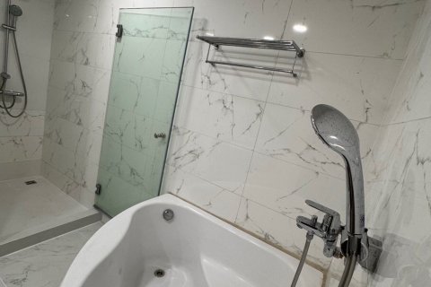 Кондоминиум с 2 спальнями в Патхум Ване, Бангкок, Таиланд № 155177 - фото 8