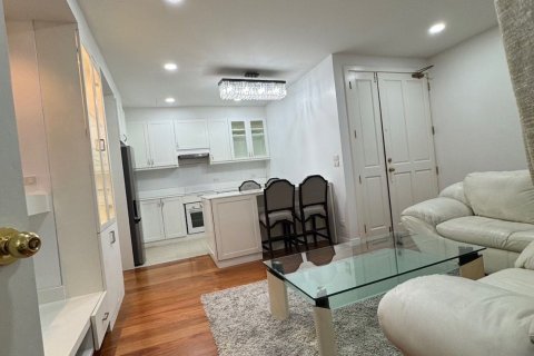 Кондоминиум с 2 спальнями в Патхум Ване, Бангкок, Таиланд № 155177 - фото 1