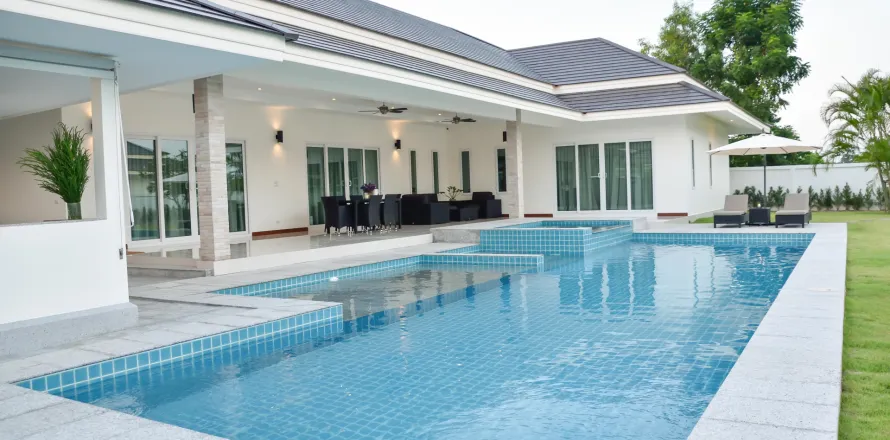 Villa in Cha-am, Thailand 3 bedrooms № 163407