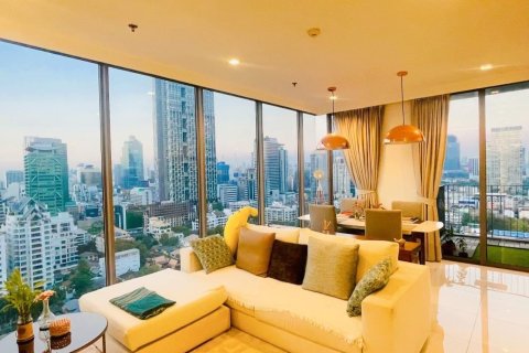 Кондоминиум с 2 спальнями в Сатхоне, Бангкок, Таиланд № 148996 - фото 1