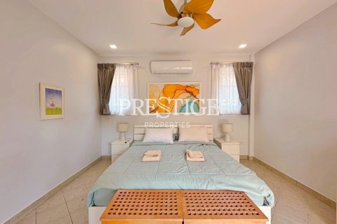 Casa de 4 dormitorios en Pattaya, Tailandia № 209920 - foto 17