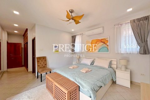 Casa de 4 dormitorios en Pattaya, Tailandia № 209920 - foto 19