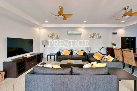 Casa de 4 dormitorios en Pattaya, Tailandia № 209920 - foto 6