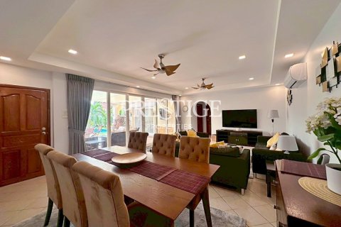 Casa de 4 dormitorios en Pattaya, Tailandia № 209920 - foto 11