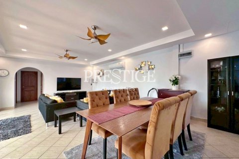 Casa de 4 dormitorios en Pattaya, Tailandia № 209920 - foto 8