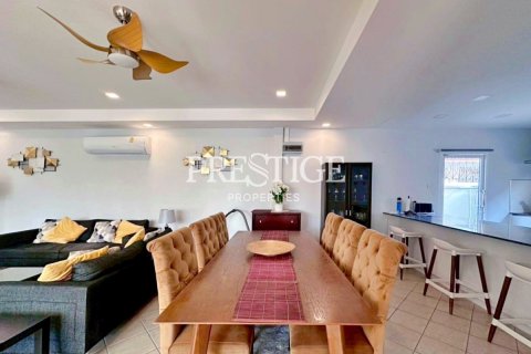 Casa de 4 dormitorios en Pattaya, Tailandia № 209920 - foto 9