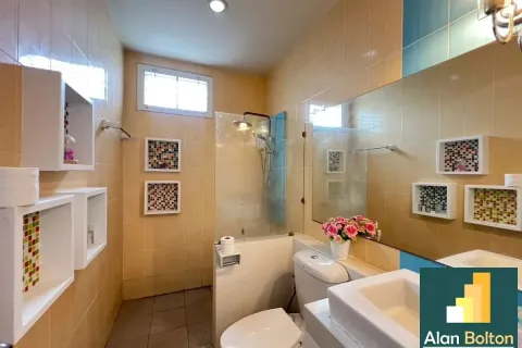 Casa de 3 dormitorios en Pattaya, Tailandia № 210674 - foto 4