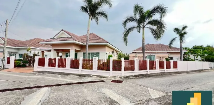 Casa de 3 dormitorios en Pattaya, Tailandia № 210674