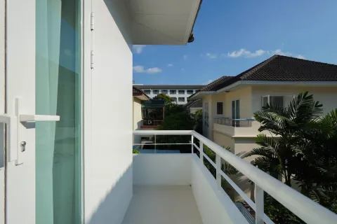 Casa de 3 dormitorios en Jomtien Beach, Pattaya, Tailandia № 210678 - foto 8
