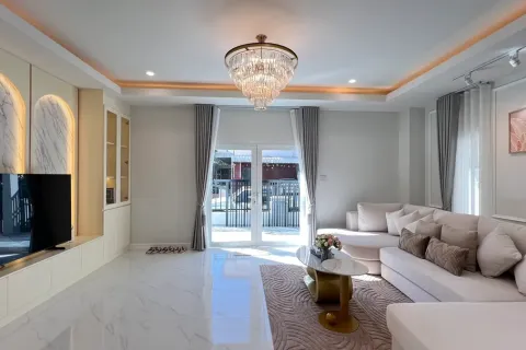 Casa de 3 dormitorios en Jomtien Beach, Pattaya, Tailandia № 210678 - foto 5